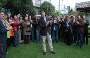 Carlos Aymerich con dirixentes de 'Máis BNG'