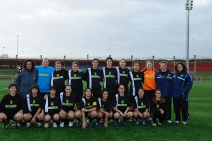 Primeira, arriba pola esquerda, co Orzán feminino, equipo co que ascendeu a Primeira Estatal