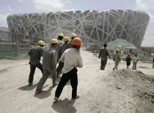 As obras dos recintos olímpicos foron unha importante fonte de lucro para Liu Zhihua