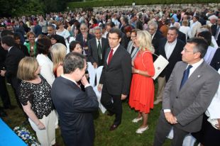 Autoridades municipais e representantes doutras administracións estiveron presentes no acto, con motivo do Día de Galiza (clique para ampliar)